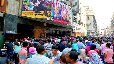 بالصور.. زحام أمام 