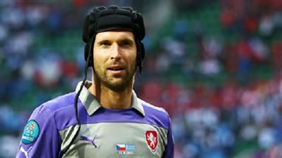 بيتر تشيك يعتزل اللعب الدولي