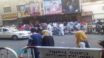 بالصور.. توافد الشباب على دور عرض 