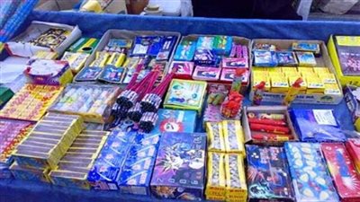 ضبط بائع متجول بحوزته 3600 صاروخ ألعاب نارية بمحطة السنبلاوين