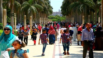 احتفال المصريين بالعيد في حديقة الأزهر بارك