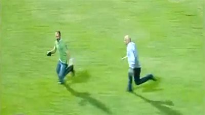 حسام حسن يفقد صوابه أمام الكاميرا ويشتبك مع مصور 