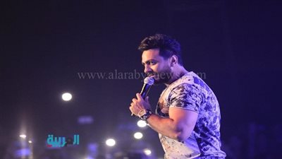 ننشر صورًا جديدة من حفل تامر حسني بـ