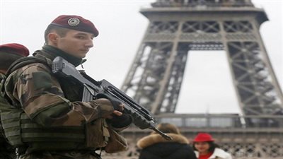 الغناء والرقص في مواجهة 