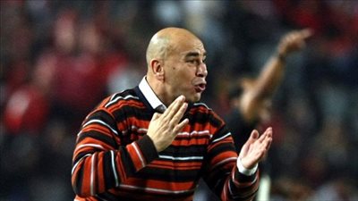 بالفيديو.. حسام حسن يعتذر عن ضرب مصور الداخلية عقب مباراة المحلة