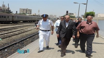 بالصور.. مدير شرطة النقل يتفقد الخدمات الأمنية بالمترو والسكة الحديد 