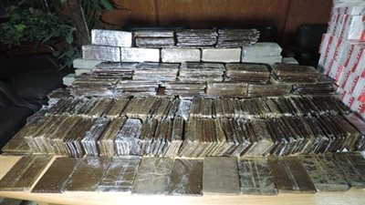 الداخلية تكشر عن أنيابها.. ضبط 101 قضية مخدرات و31 هاربًا من السجون.. تنفيذ 7 آلاف حكم قضائي خلال 24 ساعة.. ومدير الأمن العام: الحملات مستمرة للقبض على الخارجين عن القانون