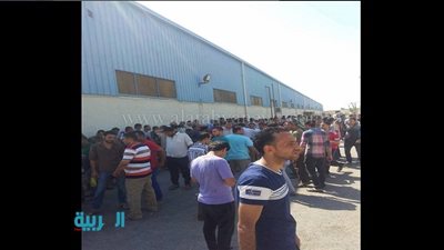 بالصور.. عمال 