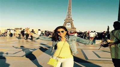 بالصور.. منة فضالي بإطلالة جذابة في باريس