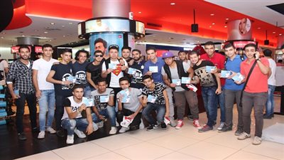 بالصور.. جمهور تامر حسني يتسبب في أزمة داخل 