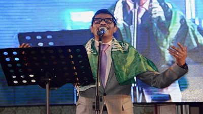 بالصور.. حفل جماهيري لرابح صقر وشركة روتانا بـ