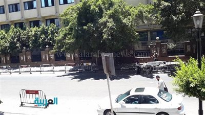 الأمن يغلق محيط 