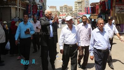 بالصور.. محافظ السويس يتفقد ميدان الأربعين