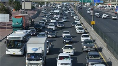 توقف الحركة المرورية بكوبري أكتوبر بسبب حادث تصادم 