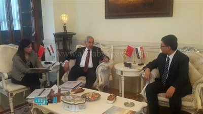 وزيرا التجارة والاستثمار يبحثان زيادة الاستثمارات الصينية في مصر 