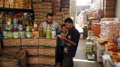 بدالو التموين: التجار ليسوا مسئولين عن تسليم البطاقات الذكية لأفراد