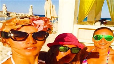 ريم البارودي وزينة بالمايوه