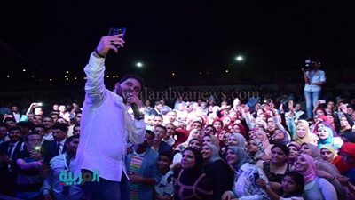 بالصور.. محمد رشاد يحيي حفل تخرج دفعة المعهد العالي للهندسة