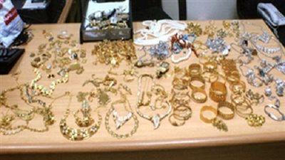 ضبط فران وزوجته لسرقتهما مشغولات ذهبية من صاحب مخبز بحدائق القبة