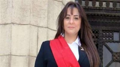 مروة بركات تدلي بصوتها في انتخابات القضاة