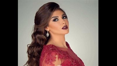  ياسمين صبري بإطلالة كلاسيكية في أحدث جلسة تصوير