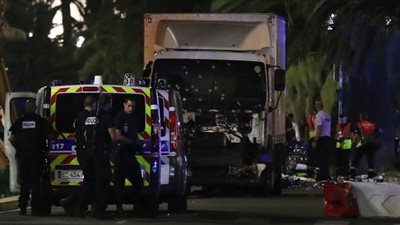 بالفيديو.. لحظة دهس شاحنة لعشرات الفرنسيين في 