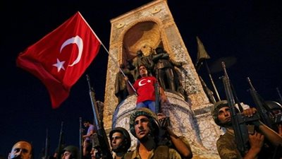 محلل تركي يستبعد تورط جهات خارجية في محاولة الانقلاب 