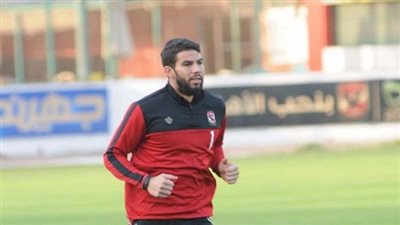 الجماهير تحيي شريف إكرامي.. وحارس الأهلي يرد