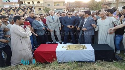 بالصور.. محافظ الفيوم يشيع جنازة رئيس مباحث طامية 