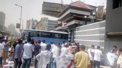  جماهير الزمالك تتجمع أمام النادي استعدادًا للتحرك إلى بتروسبورت