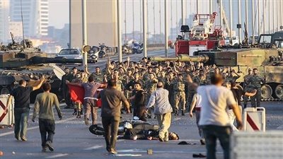 أستاذ علاقات دولية: ما حدث في تركيا انقلاب حقيقي 