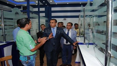 رئيس جامعة المنصورة يتفقد تجهيز البنك الافتراضي الأول من نوعه