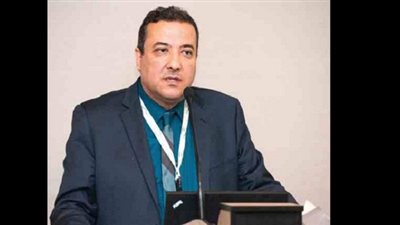 أستاذ كبد يعد دراسة لتناول عقار 