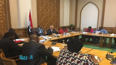 بالصور.. نائب وزير الخارجية يستقبل وفد كلية الدفاع في زيمبابوي