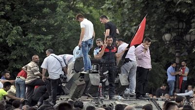 هاشم ربيع: الانقلاب العسكري جاء في صالح 