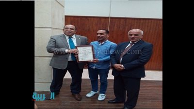 بالصور.. تكريم العاملين المثاليين بـ