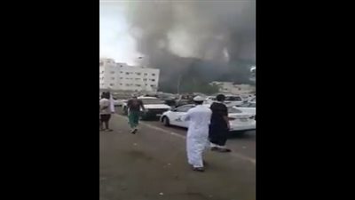 بالفيديو.. حريق هائل بفندق في مكة المكرمة