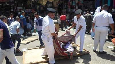 مرافق القاهرة تشن حملة على الباعة الجائلين والمحال المخالفة