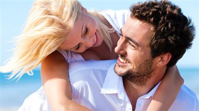 الكذب الجميل الذي تعشقه المرأة من الرجل