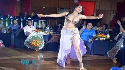 بالصور.. دينا ببدلة رقص مثيرة مع سعد الصغير