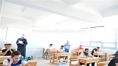 وكيل الأزهر يتابع امتحانات النقل بالدور الثاني في الإسكندرية