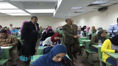 بالصور.. رئيس جامعة القاهرة يتفقد امتحانات التعليم المفتوح