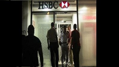 الانتهاء من معاينة موقع حادث الهجوم على مجند الشرطة بالمهندسين 