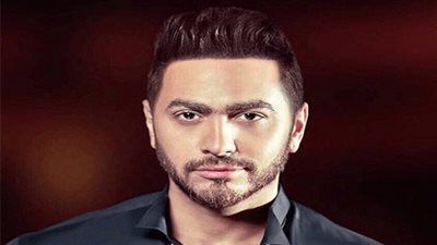 بالفيديو.. تامر حسني يسبب أزمة في 