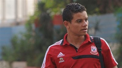 مدافع الأهلي يقترب من الانضمام للإسماعيلي