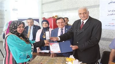 بالصور.. محافظ السويس يلتقي كبار الفنانين التشكيليين