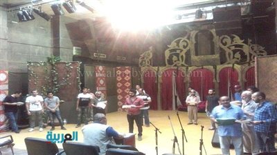 بالصور.. استكمال بروفات مسرحية 