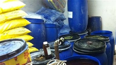 ضبط 3.770 طن من المنظفات مجهولة المصدر بمصنع بكرداسة 