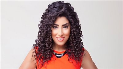 أيتن عامر تنشر صورة لها من كواليس 