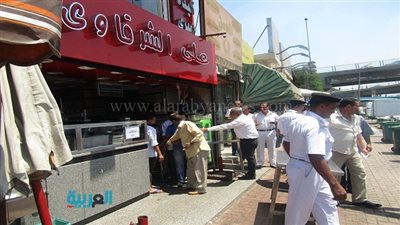 حملات مكبرة للأجهزة التنفيذية بالقاهرة.. الجهود تسفر عن رفع إشغالات وإزالة مبانٍ وإغلاق مقاهي غير مرخصة.. تحرير محاضر للباعة الجائلين.. وضبط 44 عربة يد